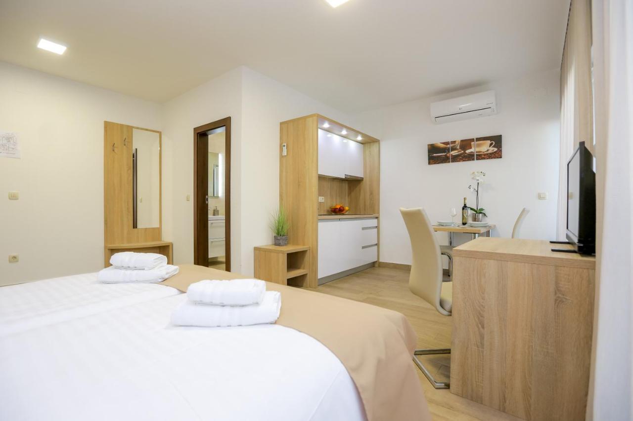 Villa Astoria 비오그라드나모루 외부 사진